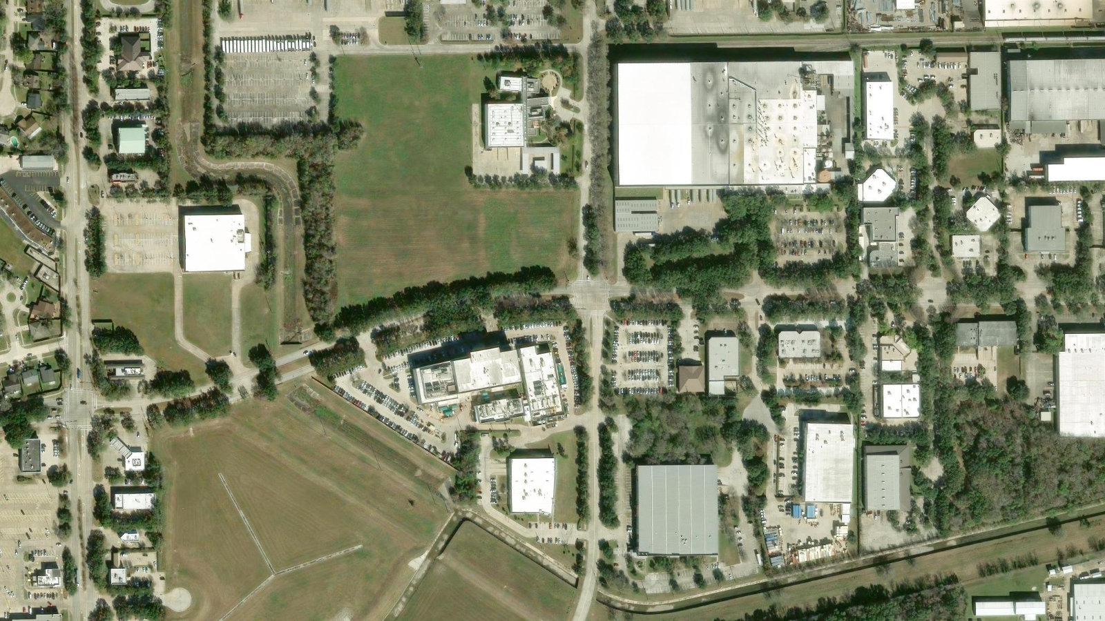 13139 JESS PIRTLE BLVD, SUGAR LAND, TX（本社・衛星）