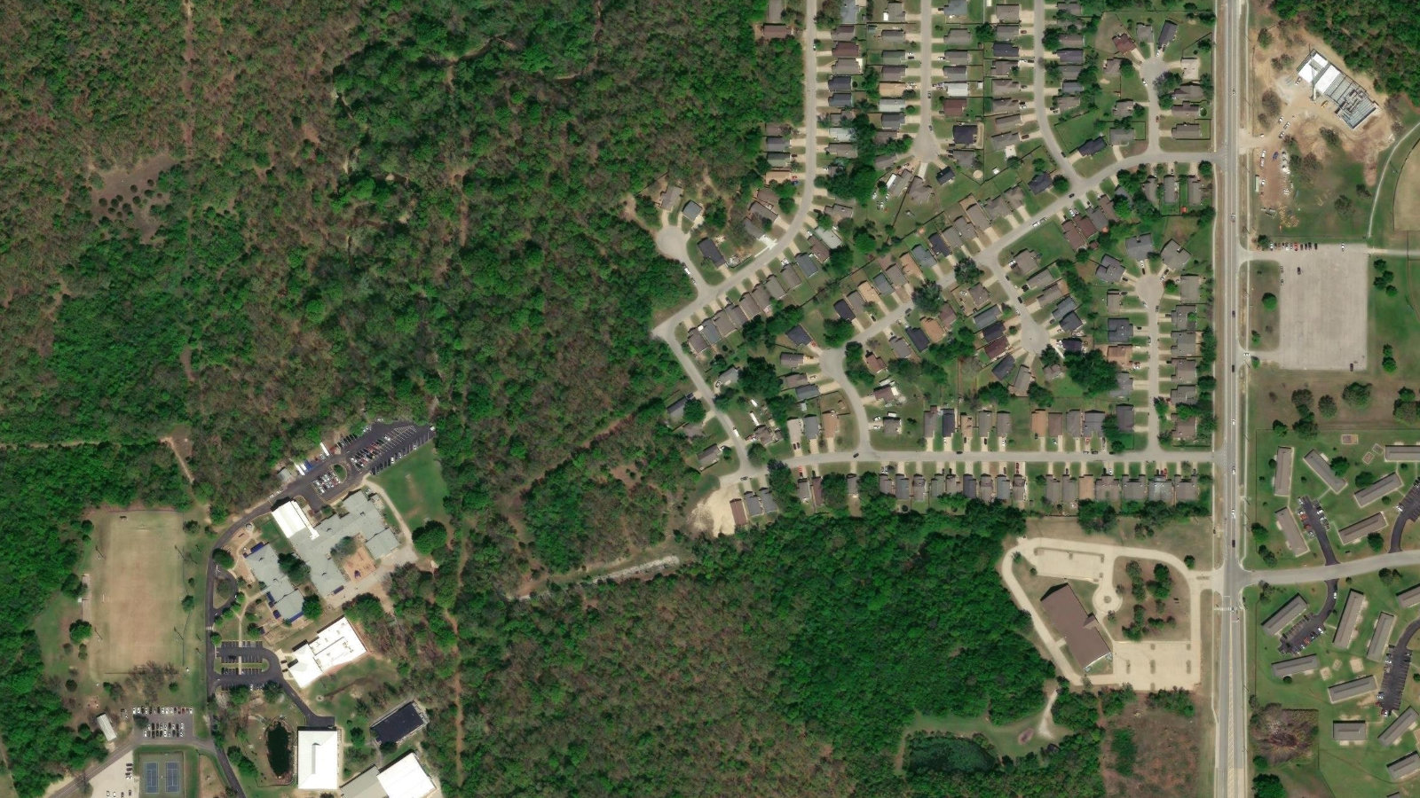 2425 SOUTH YUKON AVE., TULSA, OK（本社・衛星）