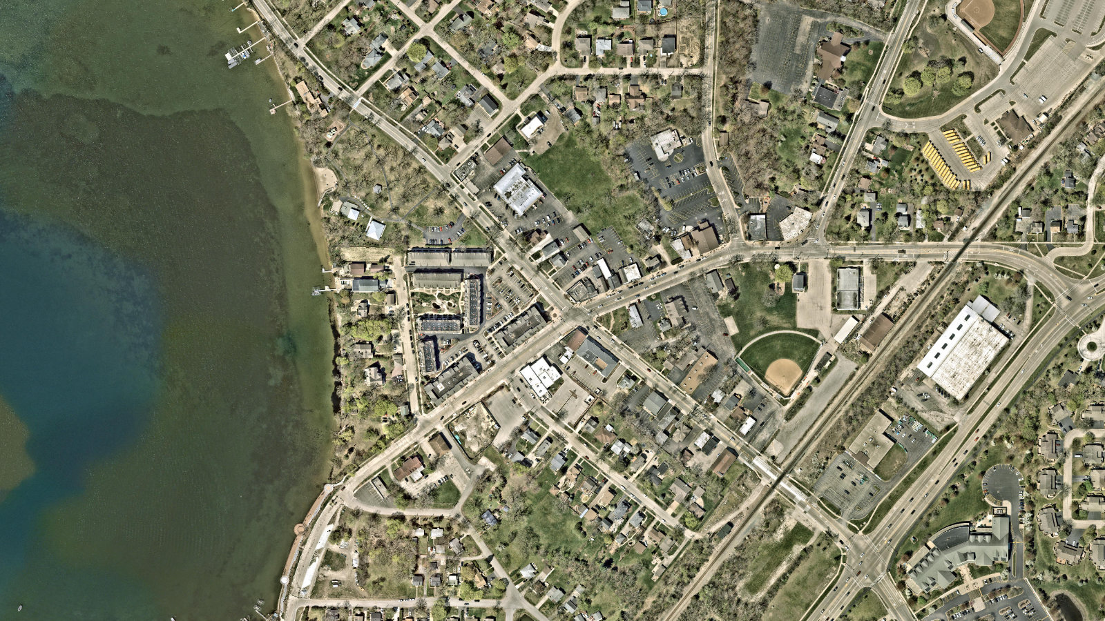 FOUR CORPORATE DRIVE, LAKE ZURICH, IL(本社・衛星)