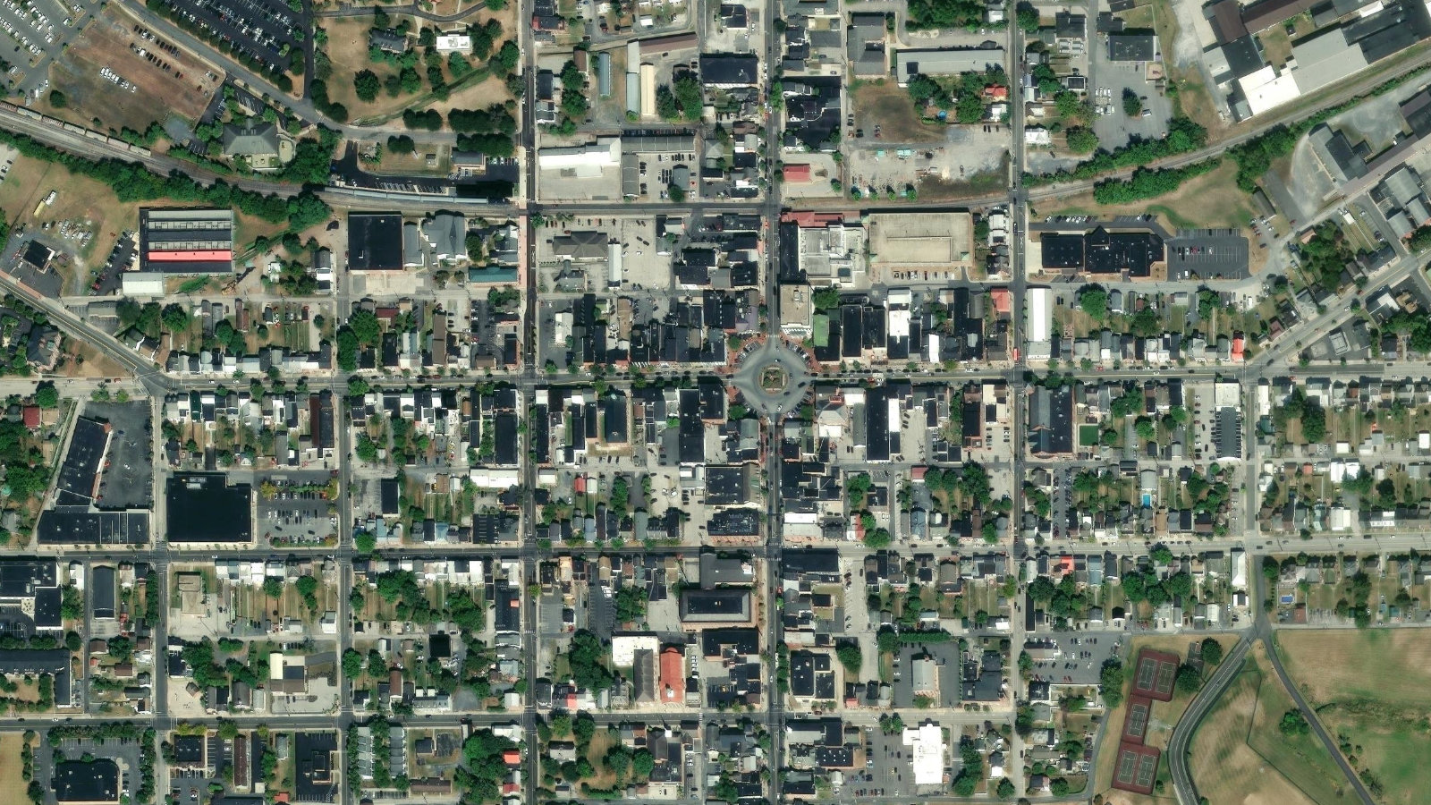16 LINCOLN SQUARE, GETTYSBURG, PA（本社・衛星）