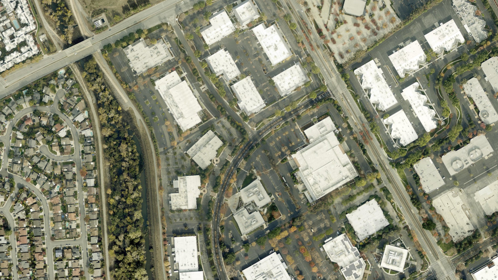 3025 ORCHARD PARKWAY, SAN JOSE, CA(本社・衛星)