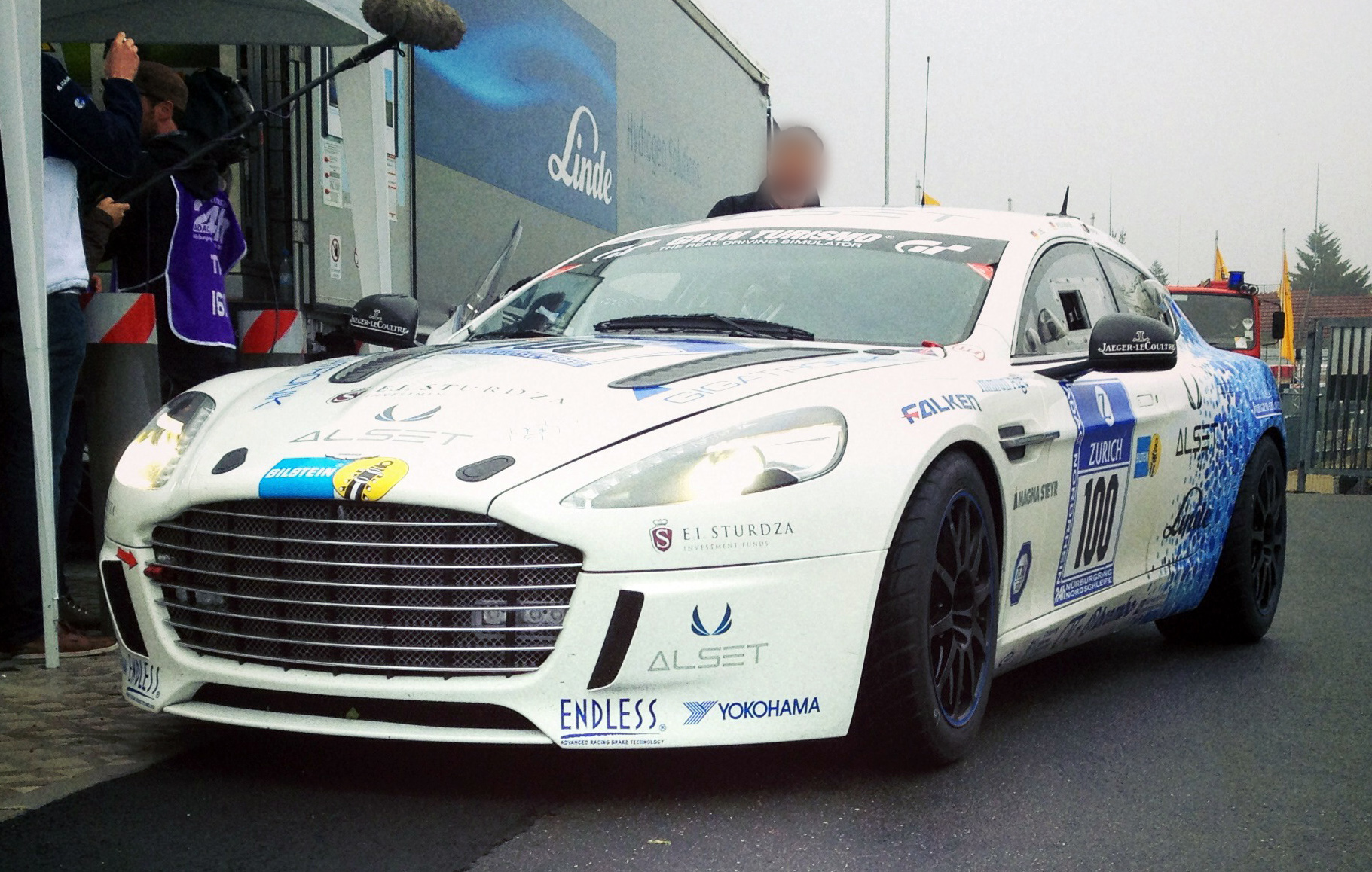 Aston martin rapide s alset (cropped)