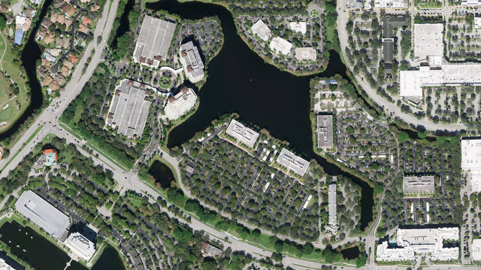 8201 PETERS ROAD, PLANTATION, FL(本社・衛星)