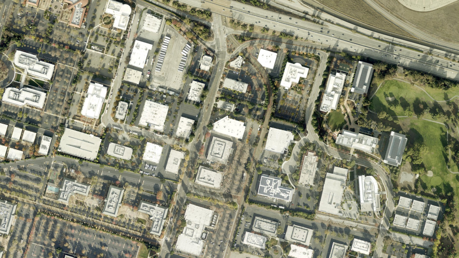 555 ELLIS STREET, MOUNTAIN VIEW, CA（本社・衛星）