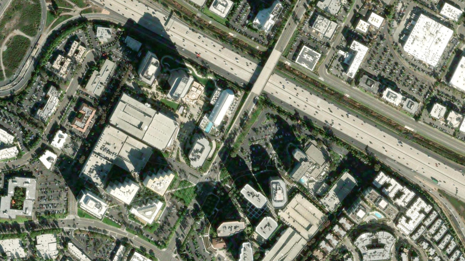 18191 VON KARMAN AVENUE, IRVINE, CA(本社・衛星)