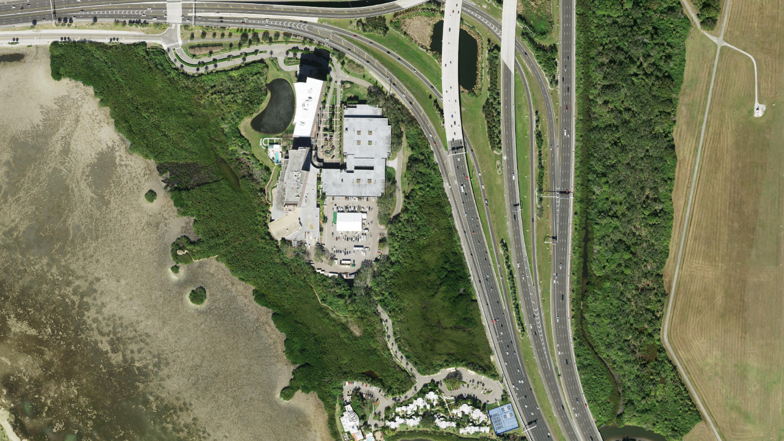 3000 BAYPORT DRIVE, TAMPA, FL(本社・衛星)