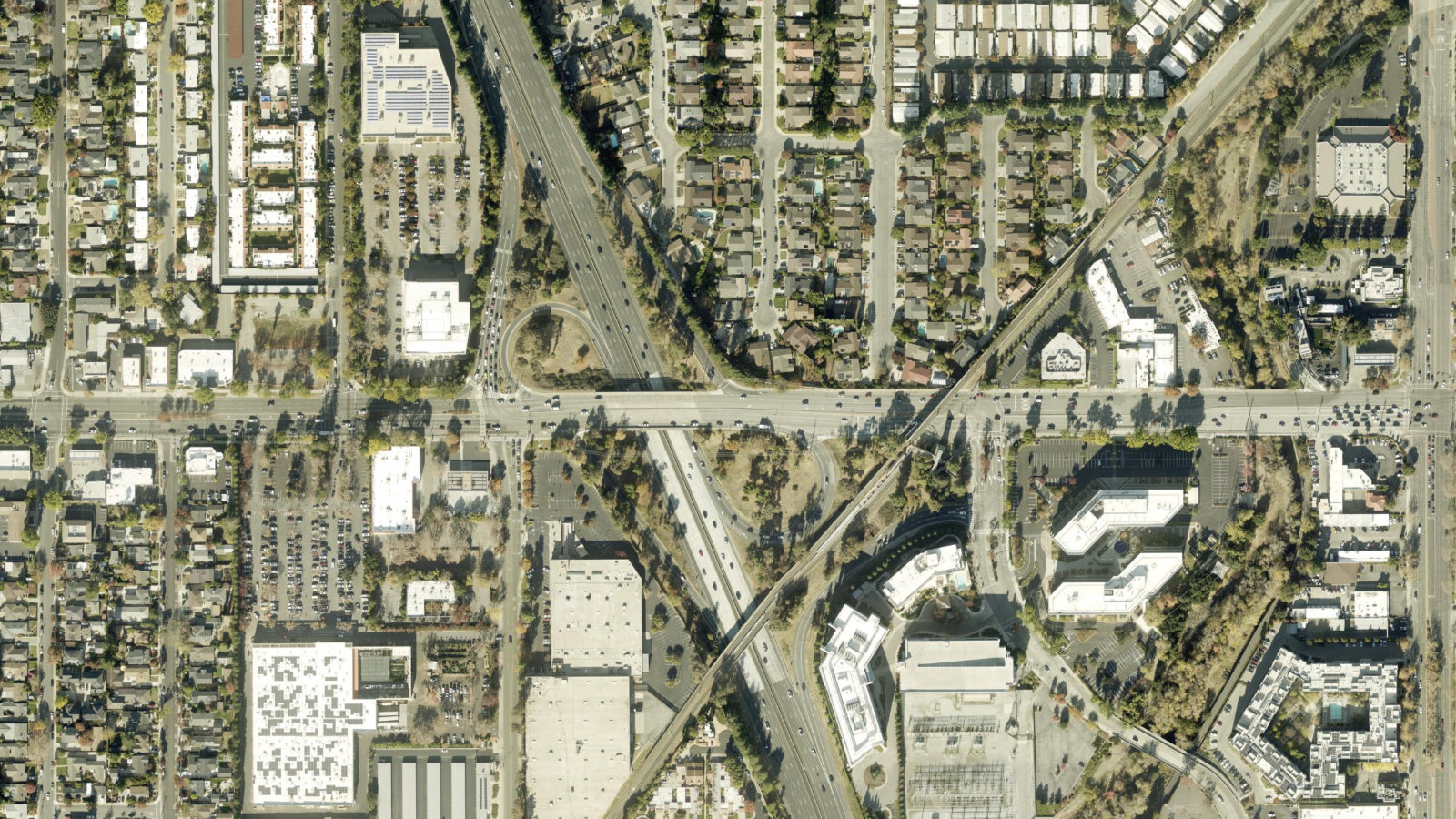 900 E. HAMILTON AVE, CAMPBELL, CA（本社・衛星）