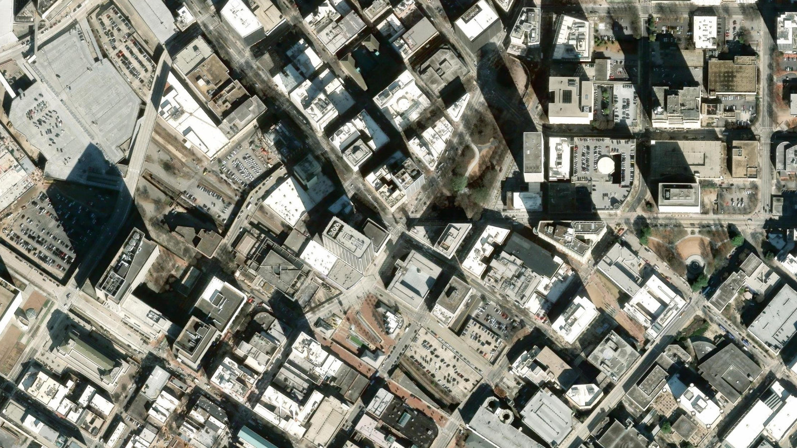 260 INTERSTATE NORTH CIRCLE S.E., ATLANTA, GA(本社・衛星)