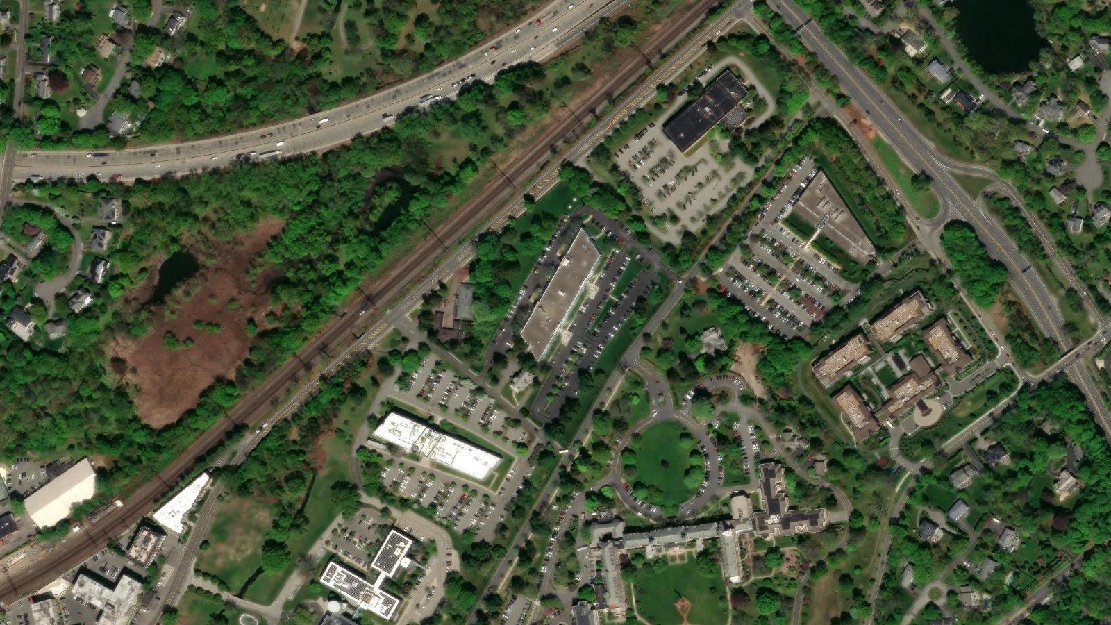 411 THEODORE FREMD AVENUE, RYE, NY（本社・衛星）