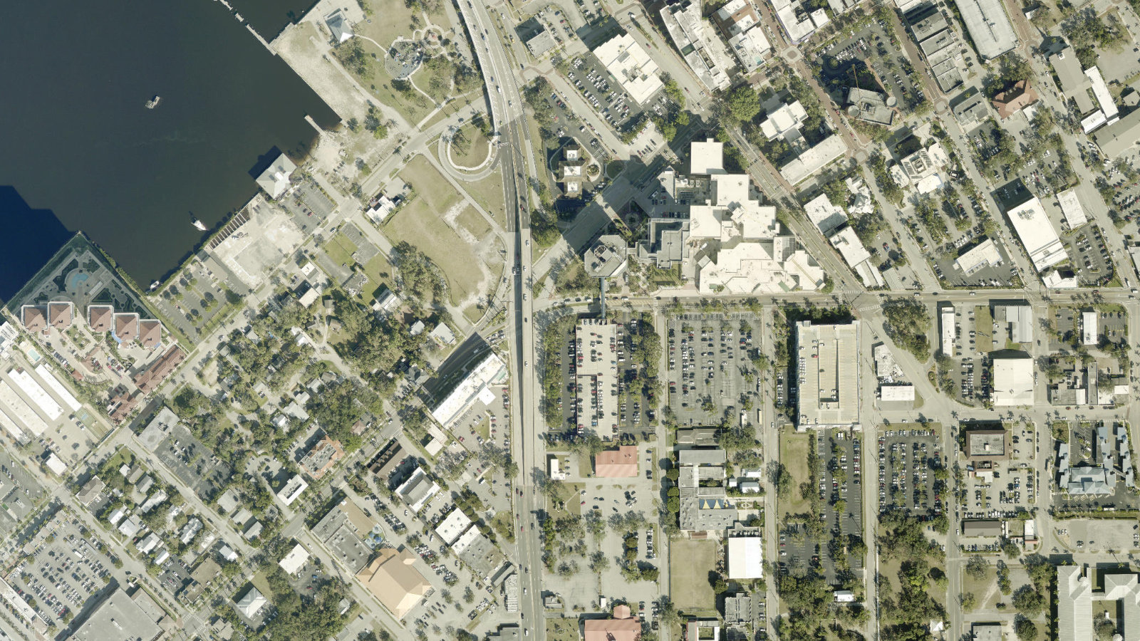 10070 DANIELS INTERSTATE COURT, FT. MYERS,, FL(本社・衛星)