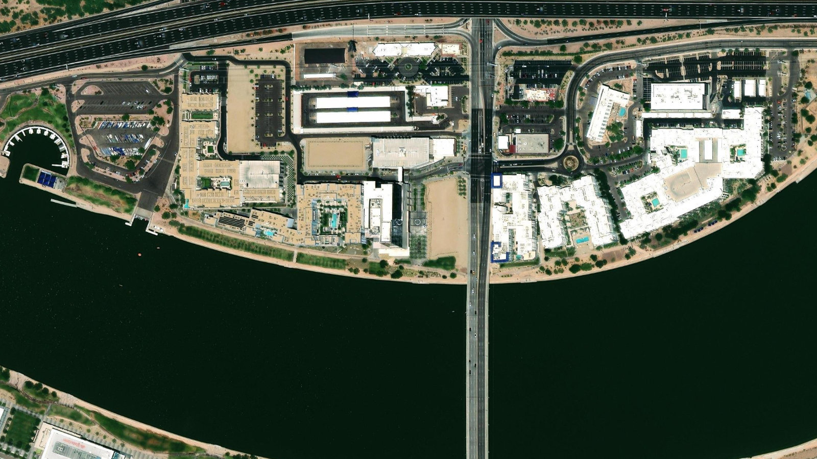 410 NORTH SCOTTSDALE ROAD, TEMPE, AZ（本社・衛星）