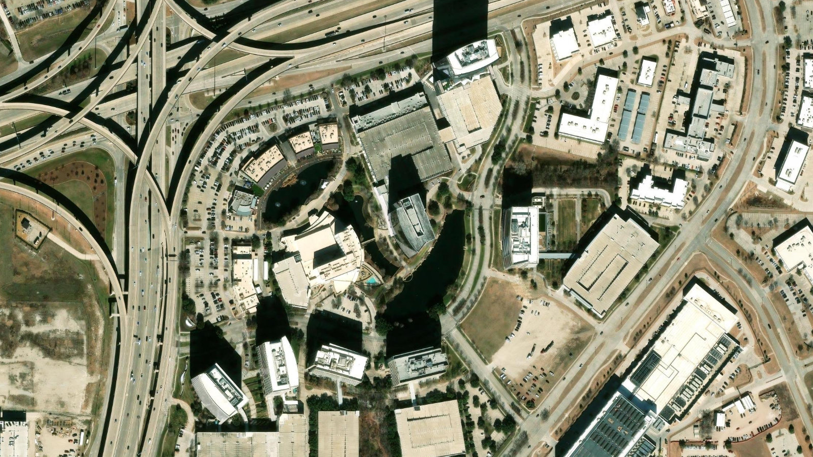 5601 GRANITE PARKWAY, PLANO, TX（本社・衛星）