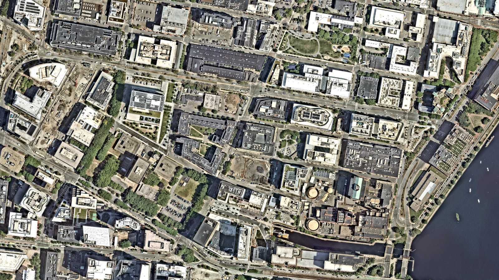 675 WEST KENDALL STREET, CAMBRIDGE, MA（本社・衛星）
