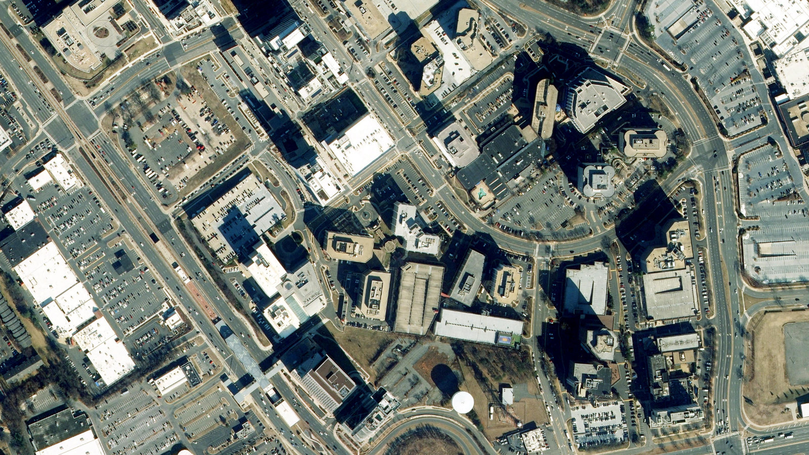 8281 GREENSBORO DRIVE, TYSONS, VA(本社・衛星)