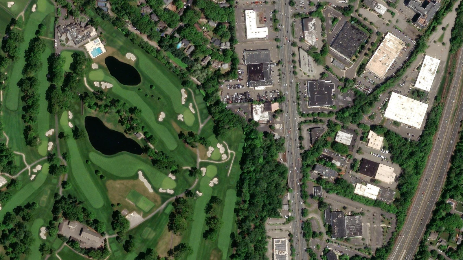 210 ROUTE 4 EAST, PARAMUS, NJ(本社・衛星)