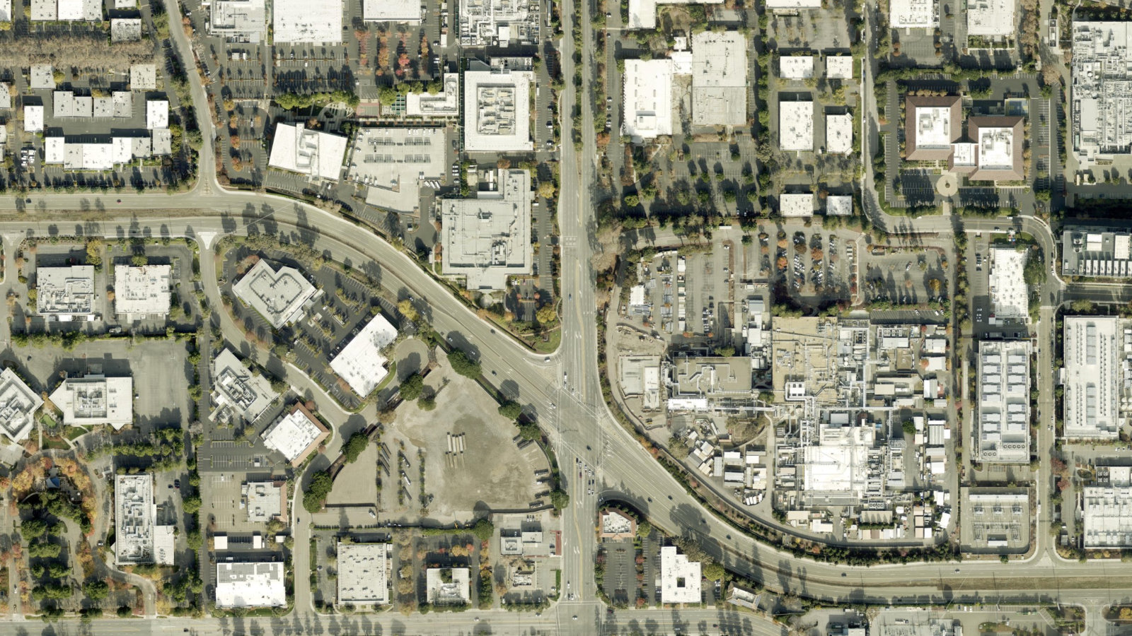 3050 BOWERS AVE, SANTA CLARA, CA（本社・衛星）