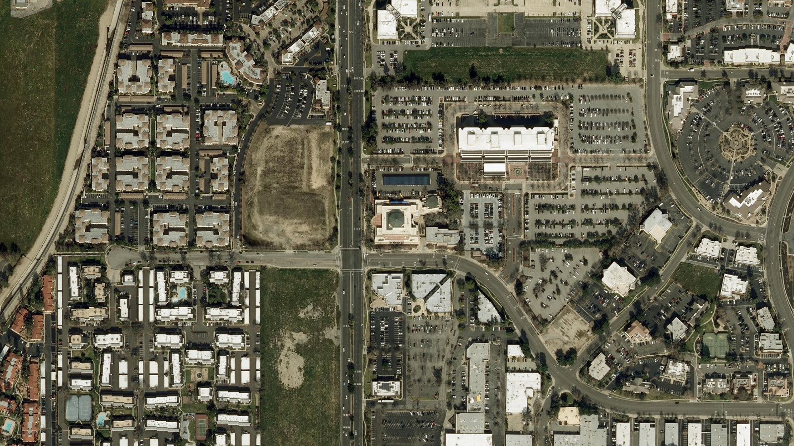 11570 SIXTH STREET, RANCHO CUCAMONGA, CA（本社・衛星）