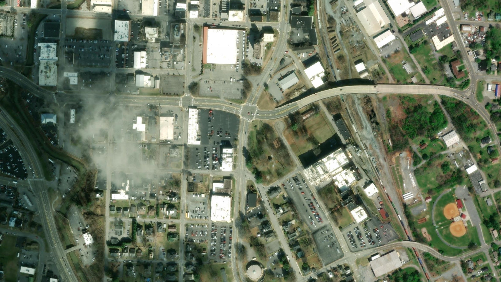 340 MARTIN LUTHER KING JR. BLVD., BRISTOL, TN（本社・衛星）