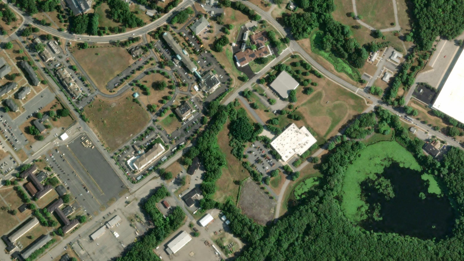 SIXTY FOUR JACKSON ROAD, DEVENS, MA（本社・衛星）