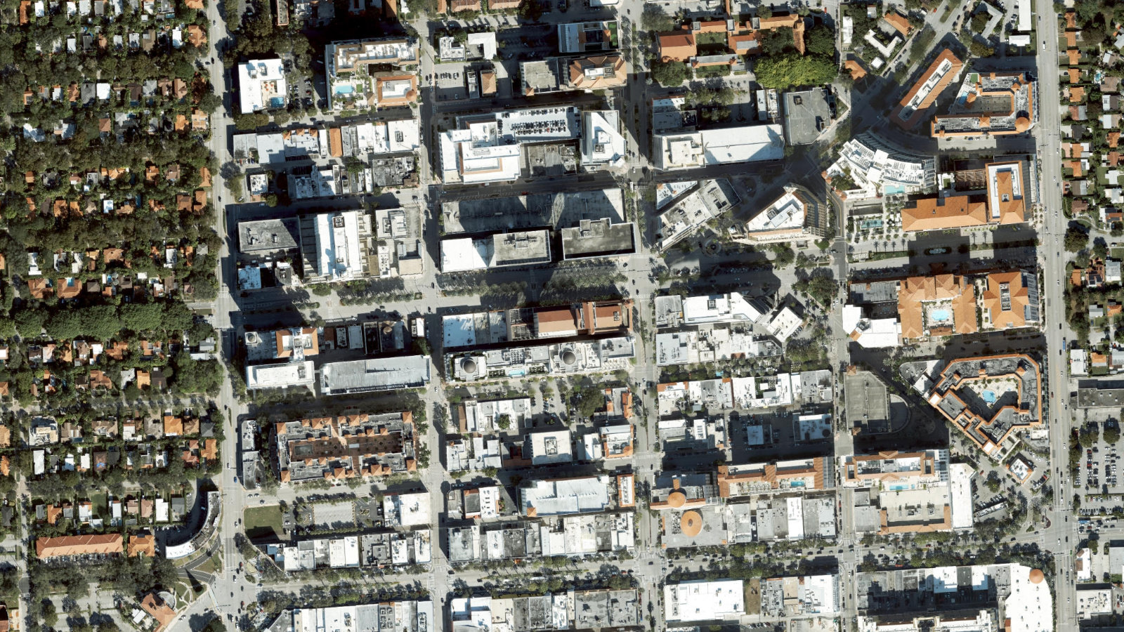 220 ALHAMBRA CIRCLE, CORAL GABLES, FL(本社・衛星)