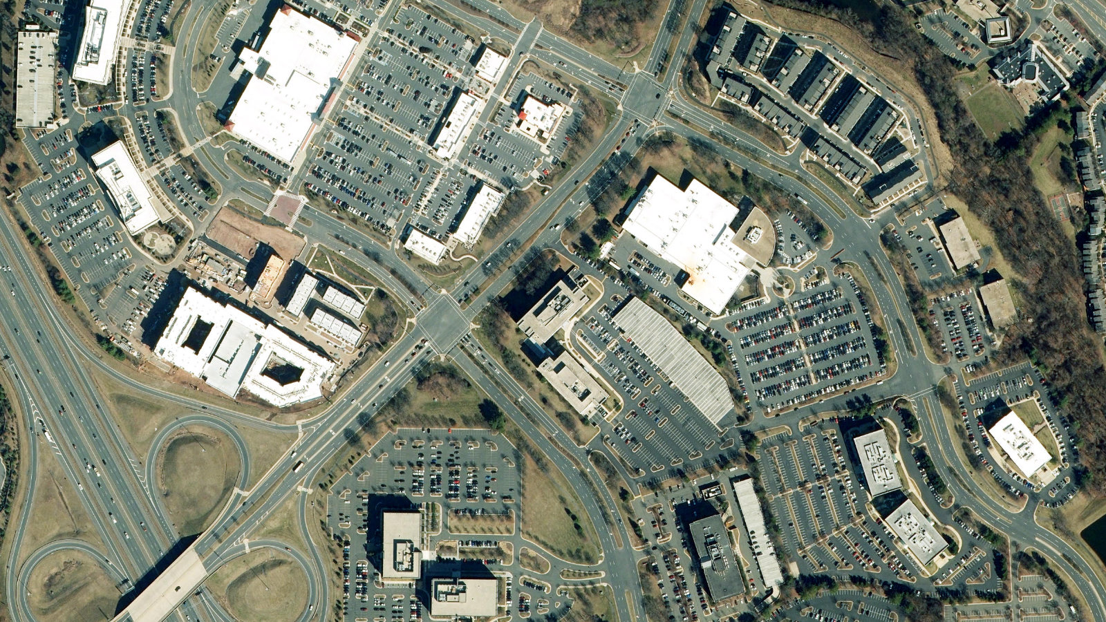 4800 WESTFIELDS BOULEVARD, CHANTILLY, VA(本社・衛星)