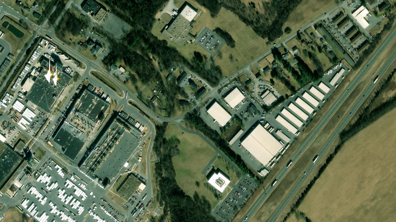 3102 SHAWNEE DRIVE, WINCHESTER, VA（本社・衛星）