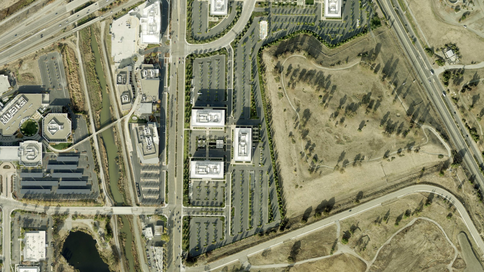 5453 GREAT AMERICA PARKWAY, SANTA CLARA, CA（本社・衛星）