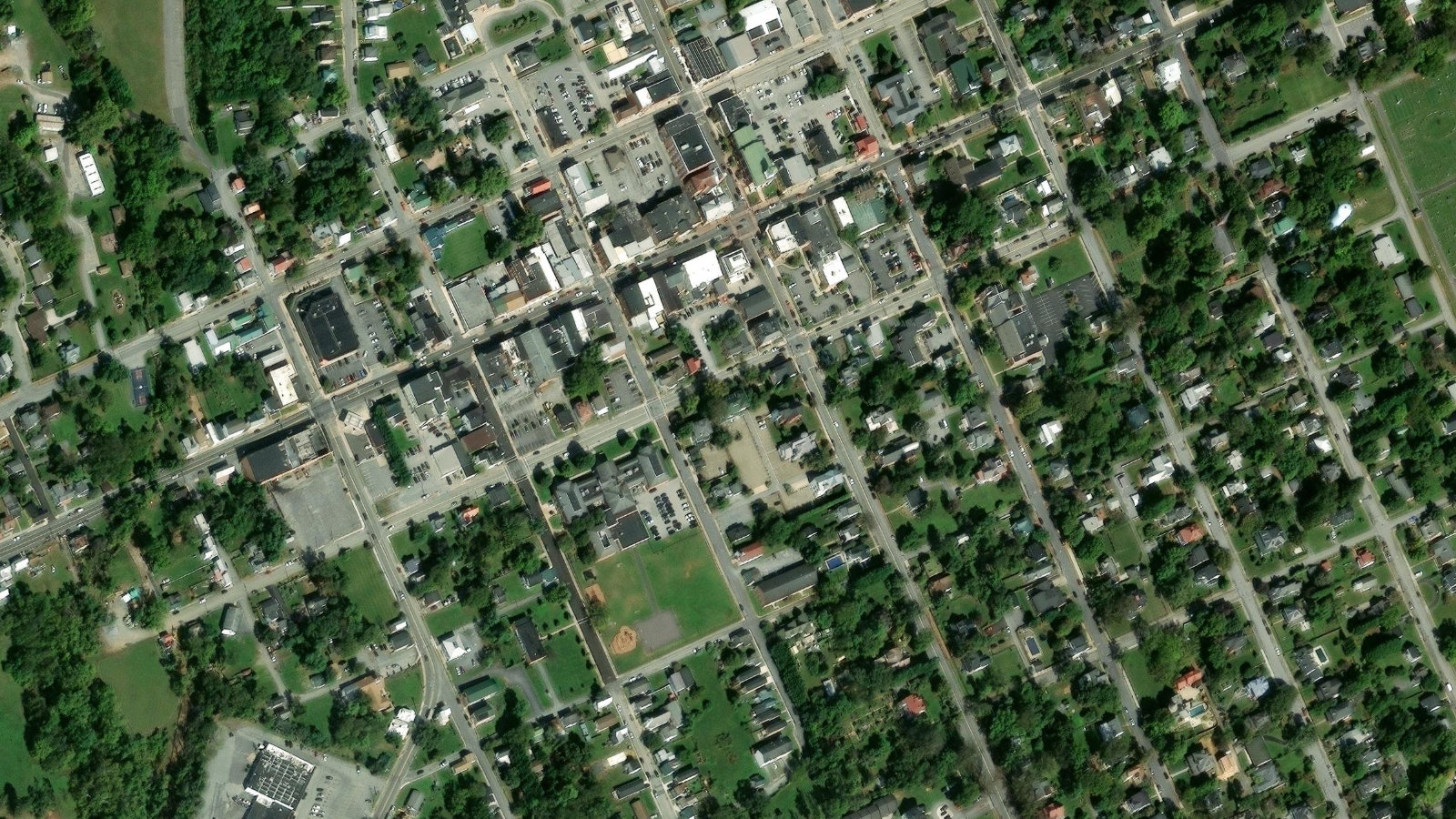 111 W CONGRESS STREET, CHARLES TOWN, WV（本社・衛星）