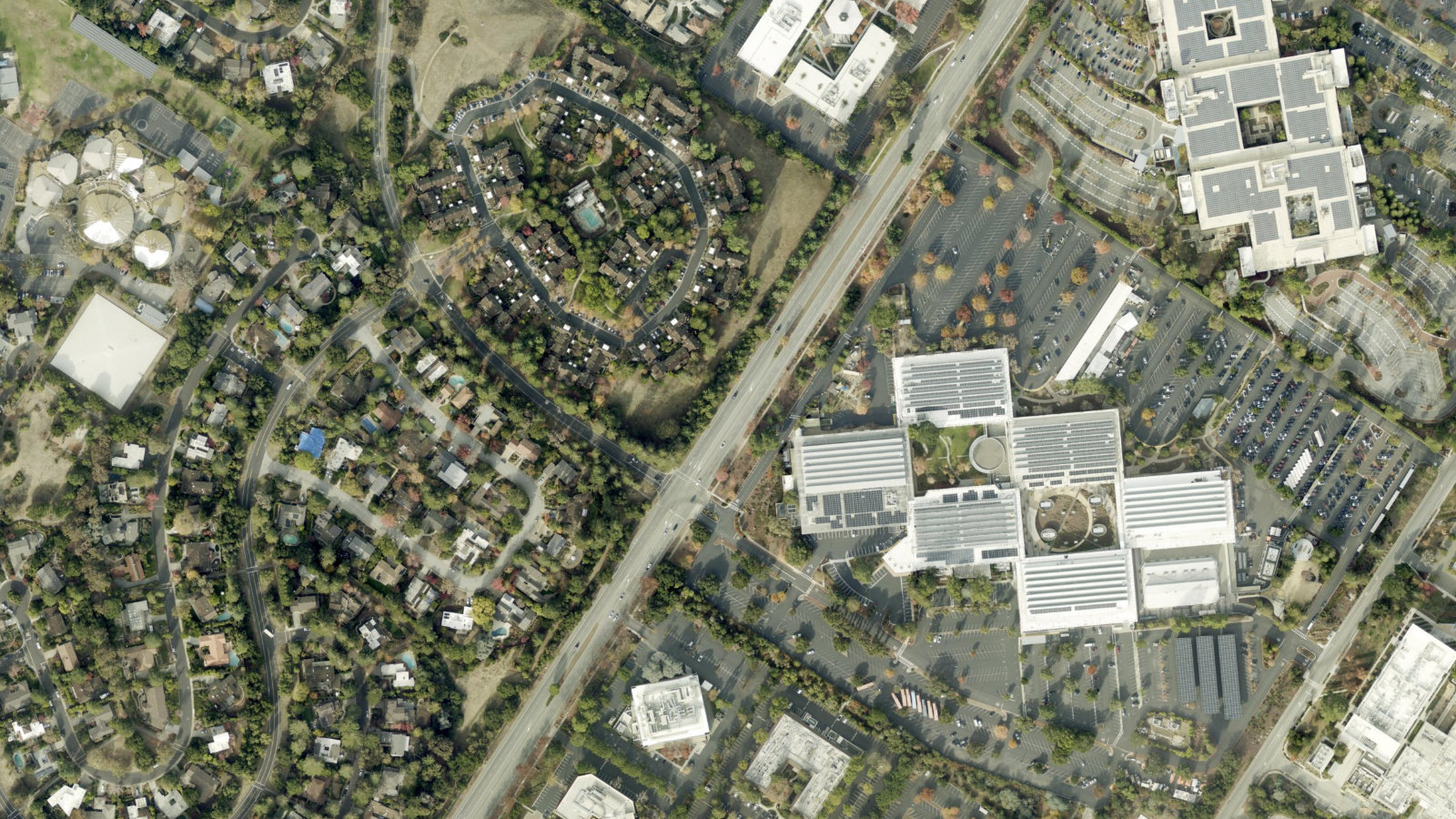 1100 PAGE MILL RD, PALO ALTO, CA（本社・衛星）