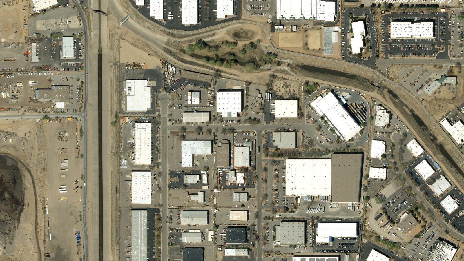 3901 MIDWAY PLACE NE, ALBUQUERQUE, NM（本社・衛星）