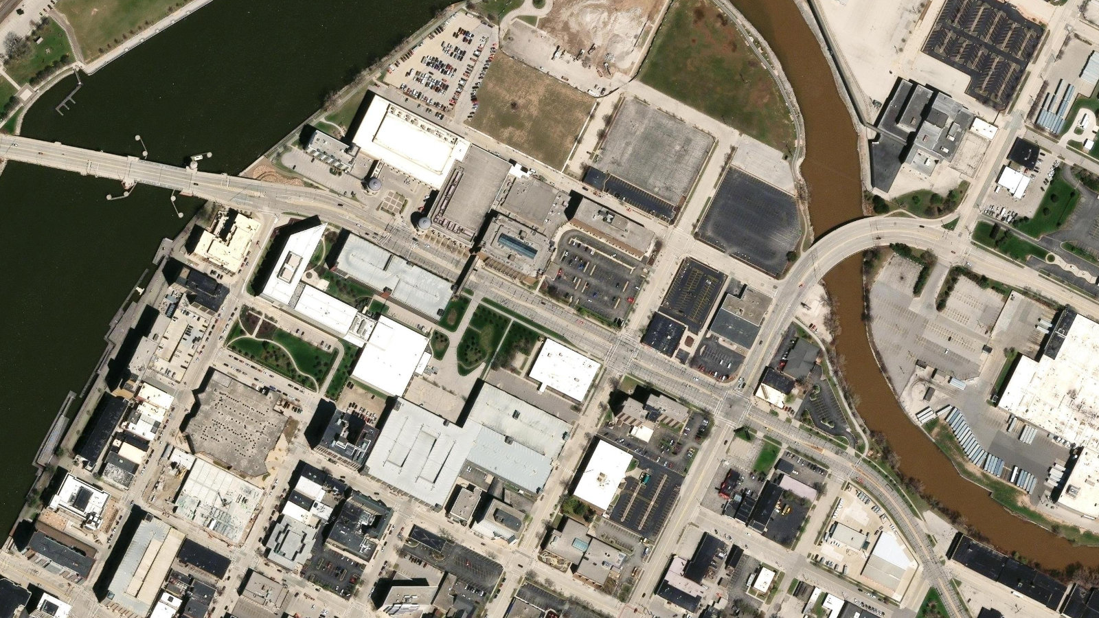433 MAIN STREET, GREEN BAY, WI(本社・衛星)