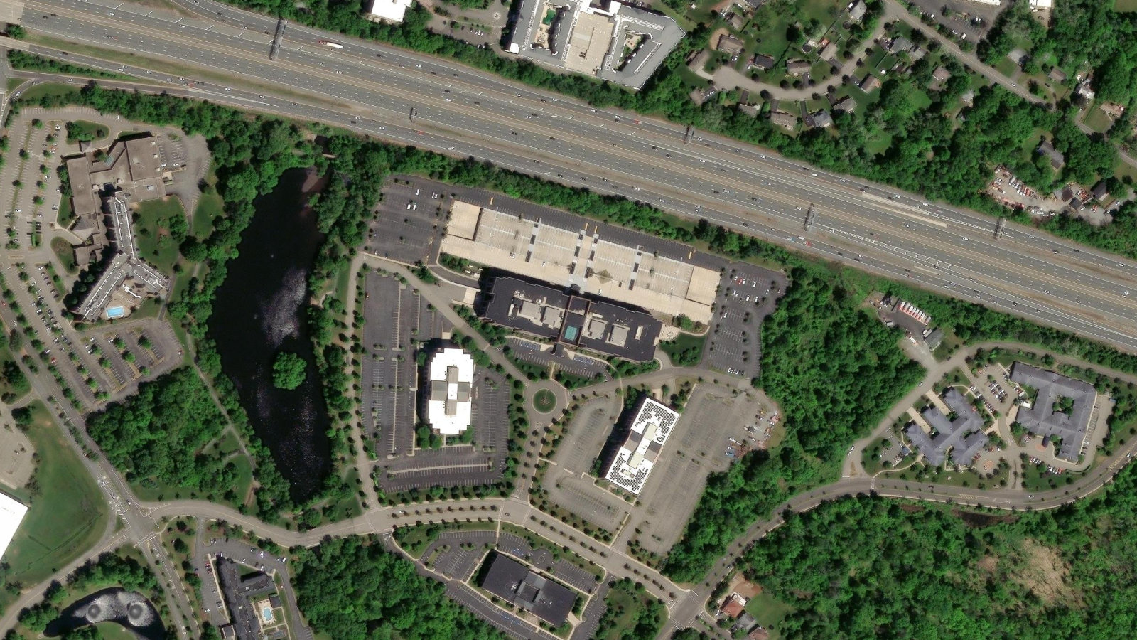 300 KIMBALL DRIVE, PARSIPPANY, NJ(本社・衛星)