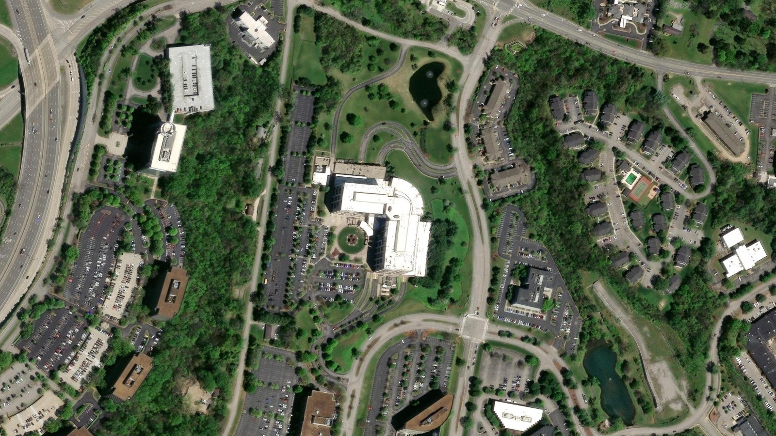 26 CENTURY BOULEVARD, NASHVILLE, TN（本社・衛星）