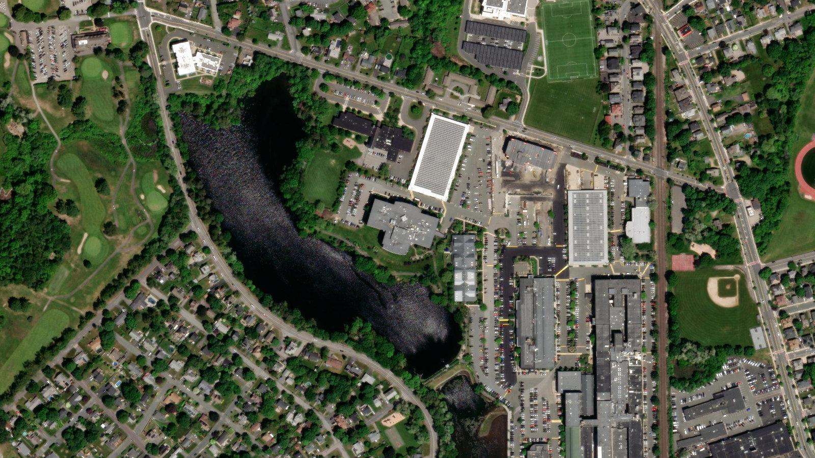 500 CUMMINGS CENTER, BEVERLY, MA（本社・衛星）