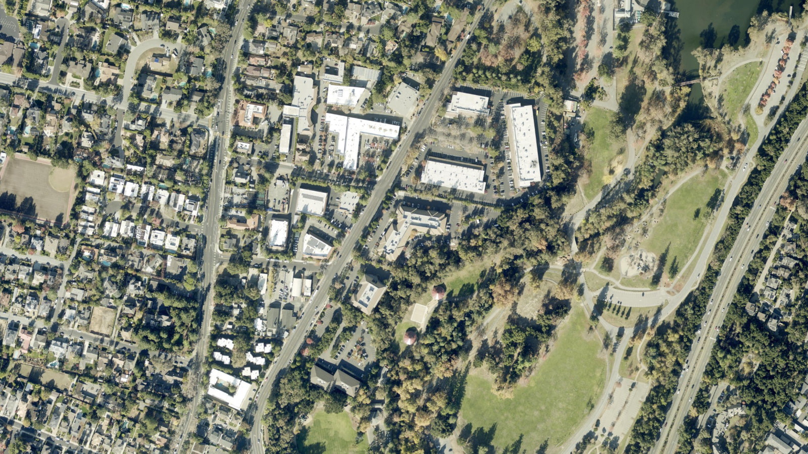 750 UNIVERSITY AVENUE, LOS GATOS, CA(本社・衛星)