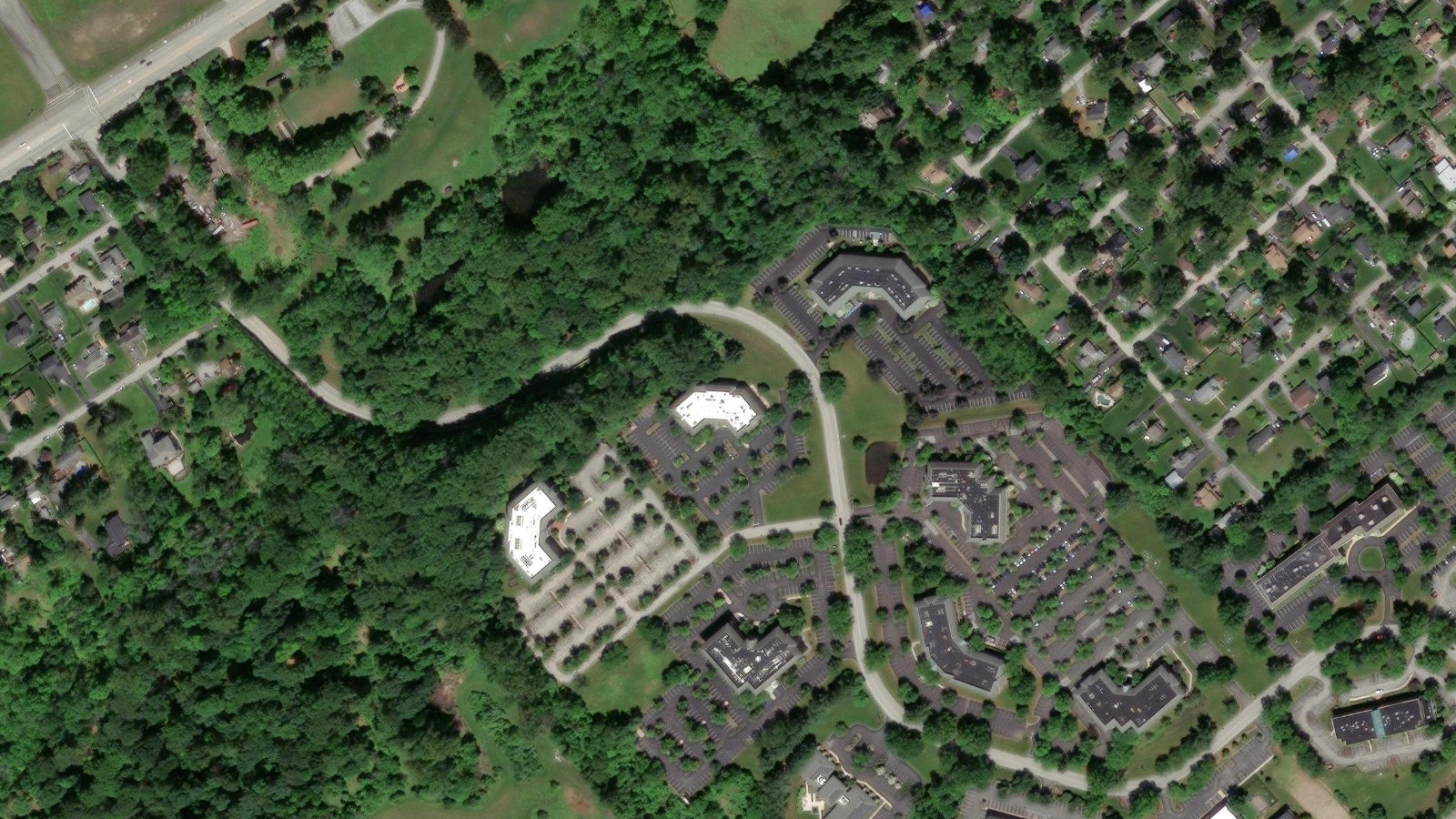 18 CAMPUS BLVD., NEWTOWN SQUARE, PA(本社・衛星)