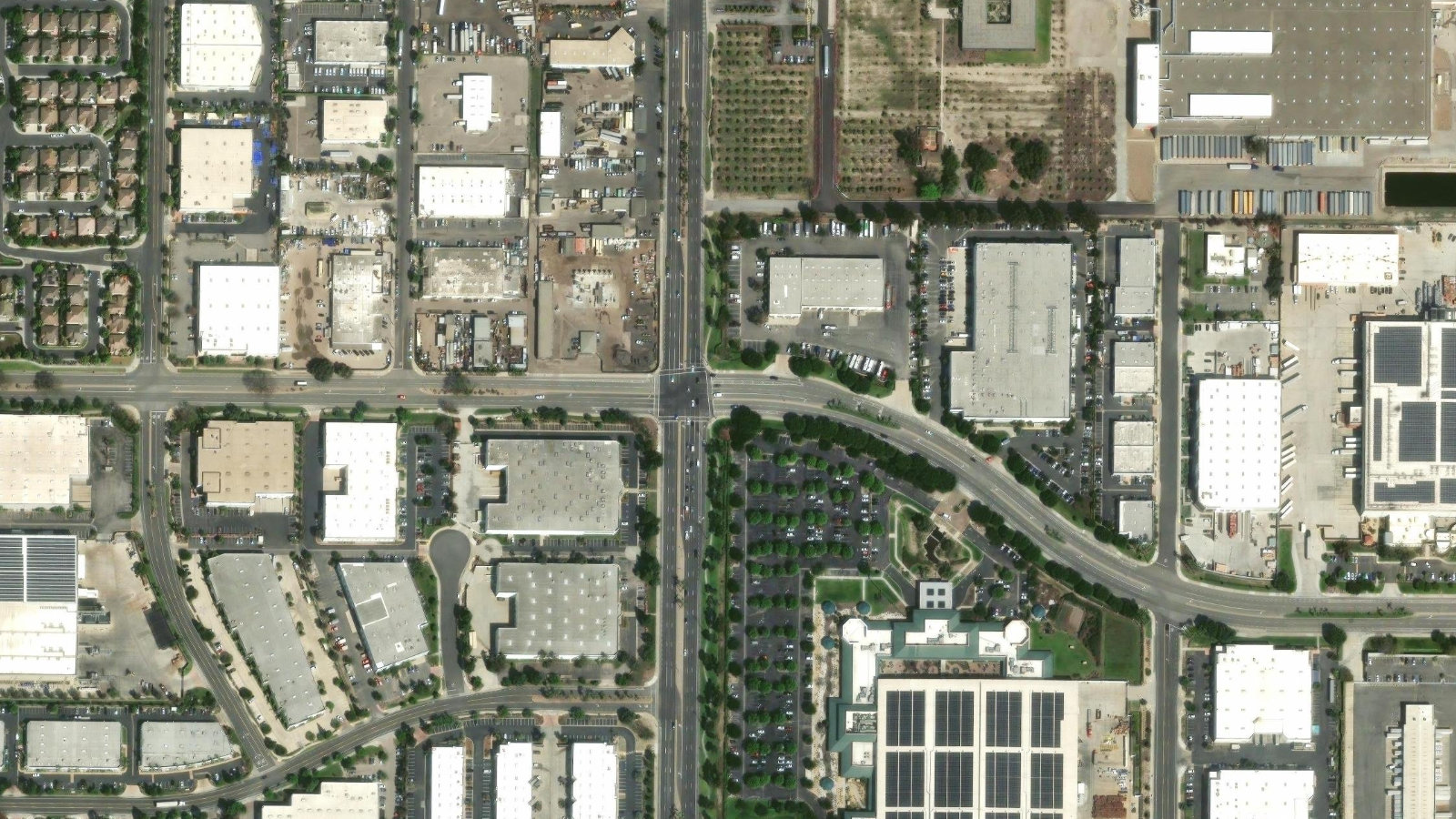 2710 CAMINO DEL SOL, OXNARD, CA（本社・衛星）