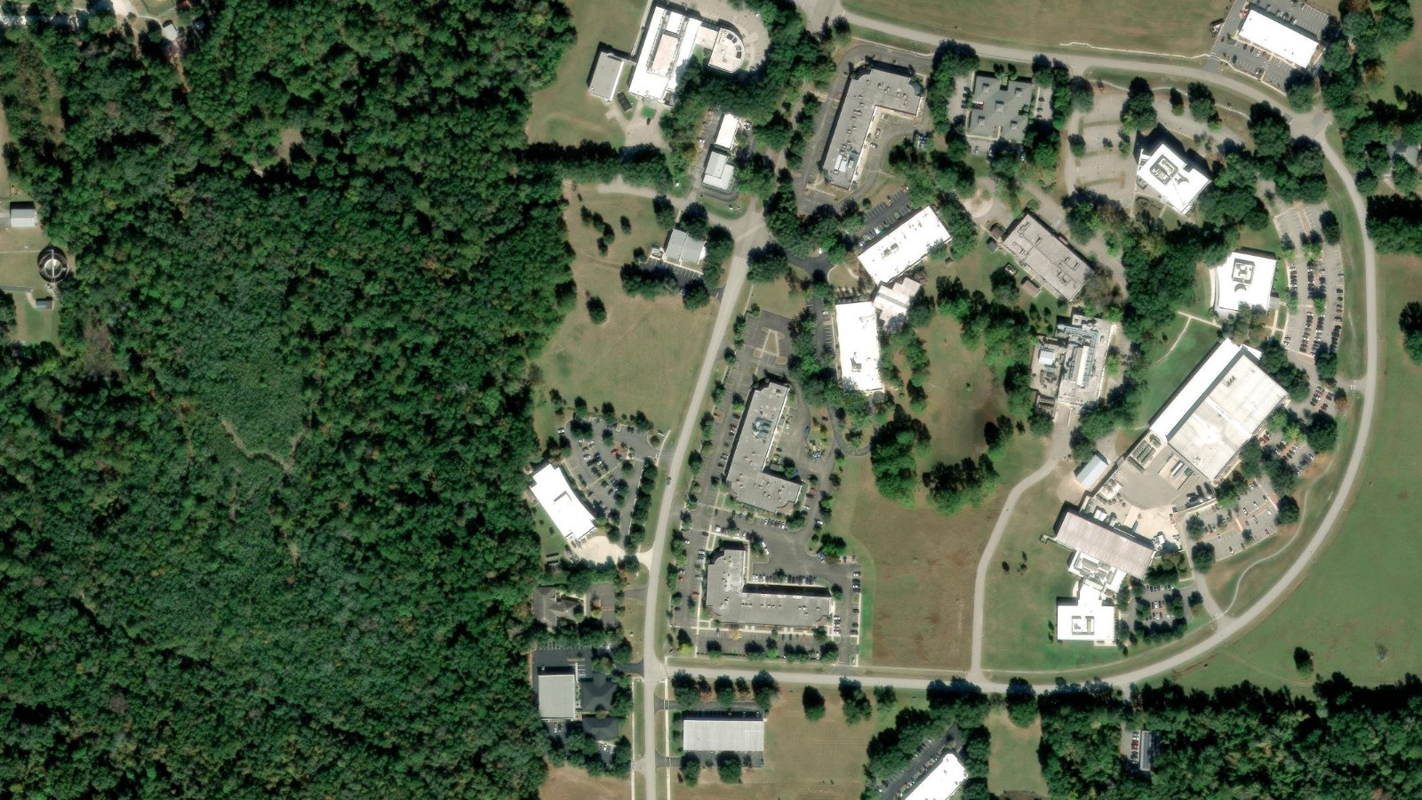 13631 PROGRESS BLVD., ALACHUA, FL（本社・衛星）