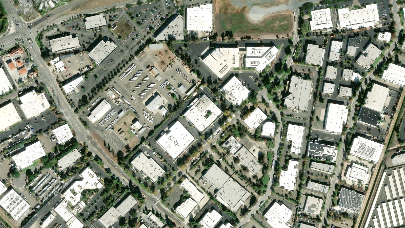 4281 TECHNOLOGY DR., FREMONT, CA(本社・衛星)
