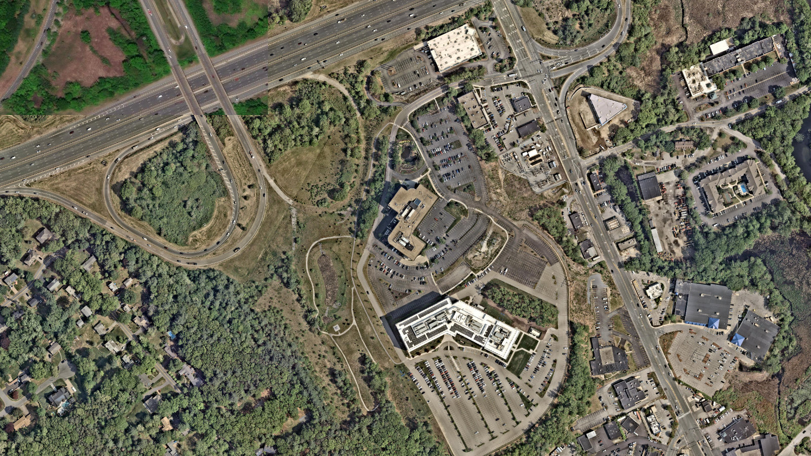 200 SUMMIT DRIVE, BURLINGTON, MA（本社・衛星）