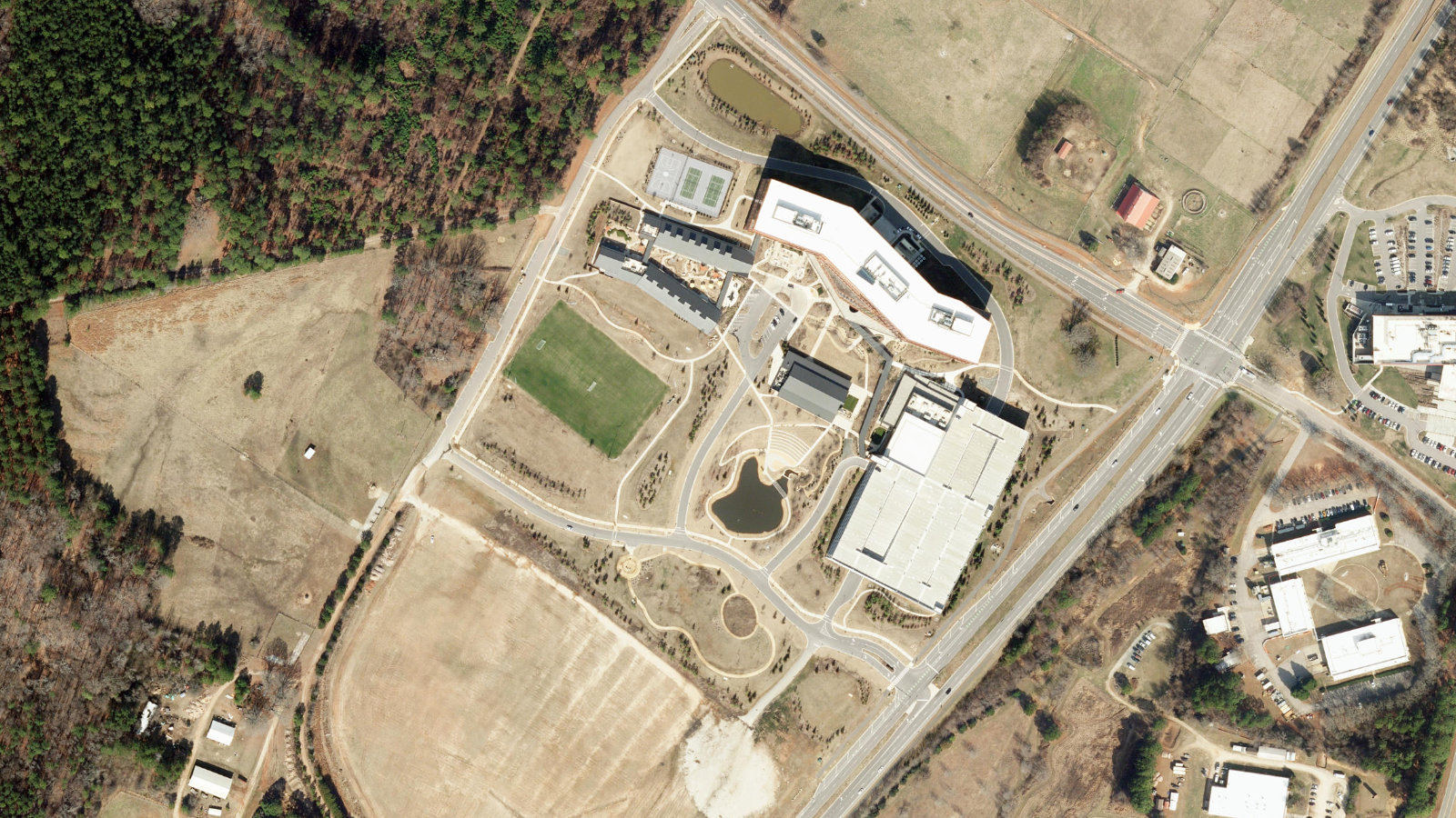2230 BANDMATE WAY, RALEIGH, NC(本社・衛星)