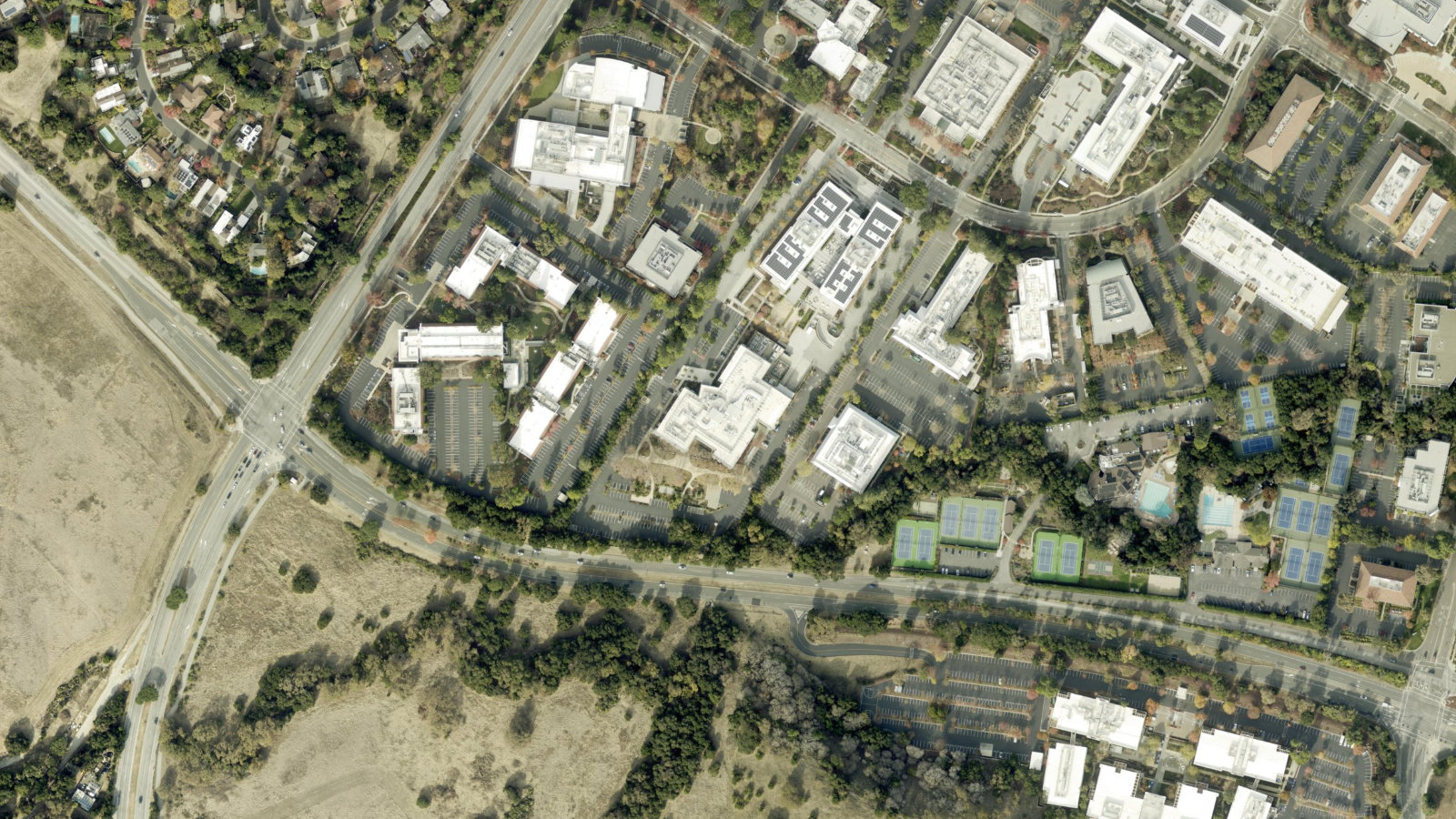 3160 PORTER DR., PALO ALTO, CA(本社・衛星)