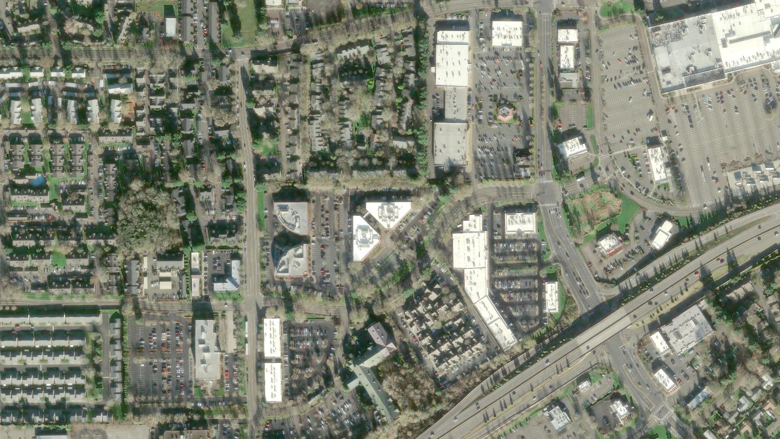 8100 NE PARKWAY DRIVE, VANCOUVER, WA(本社・衛星)