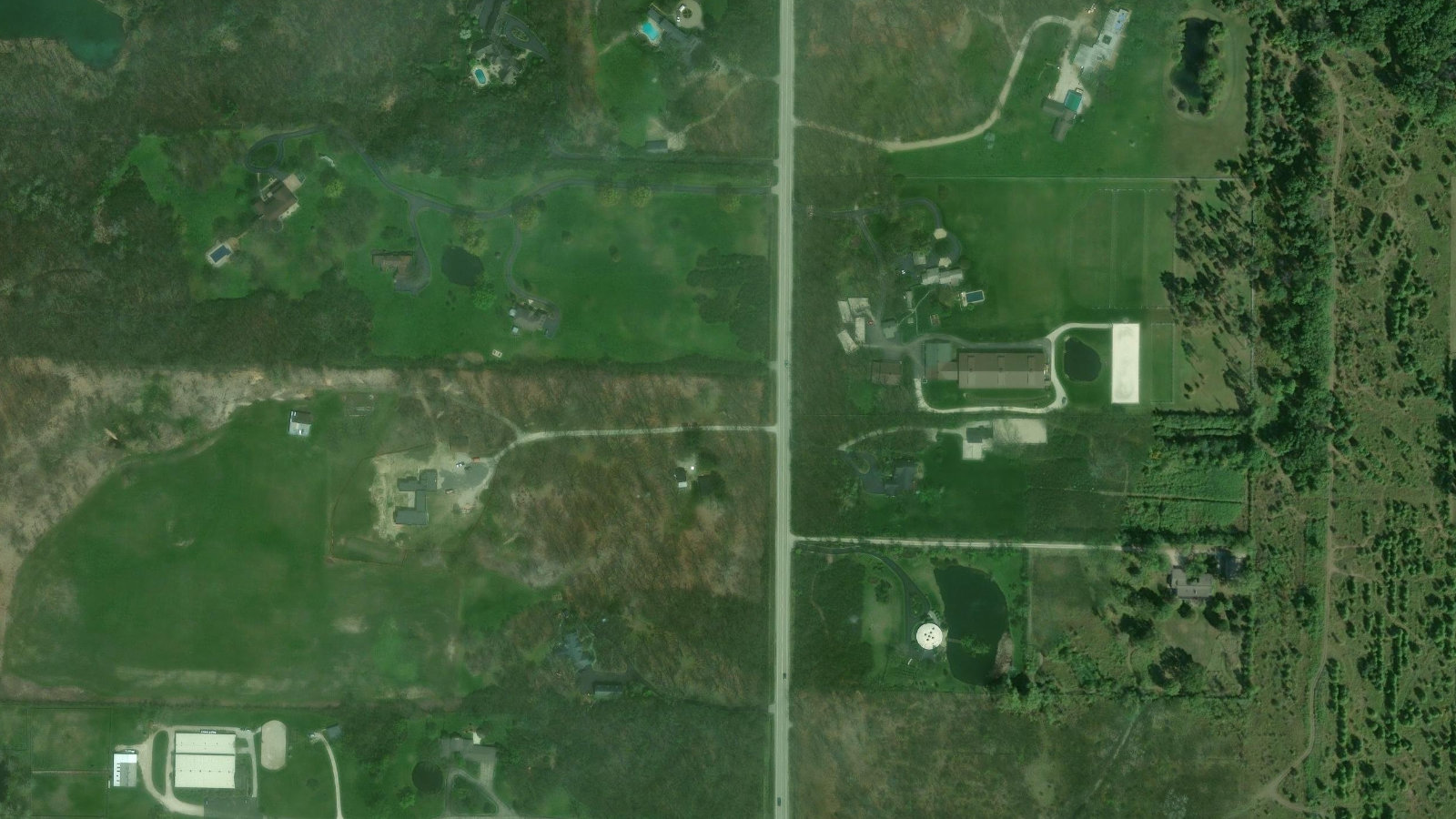 26125 N. RIVERWOODS BLVD., METTAWA, IL(本社・衛星)