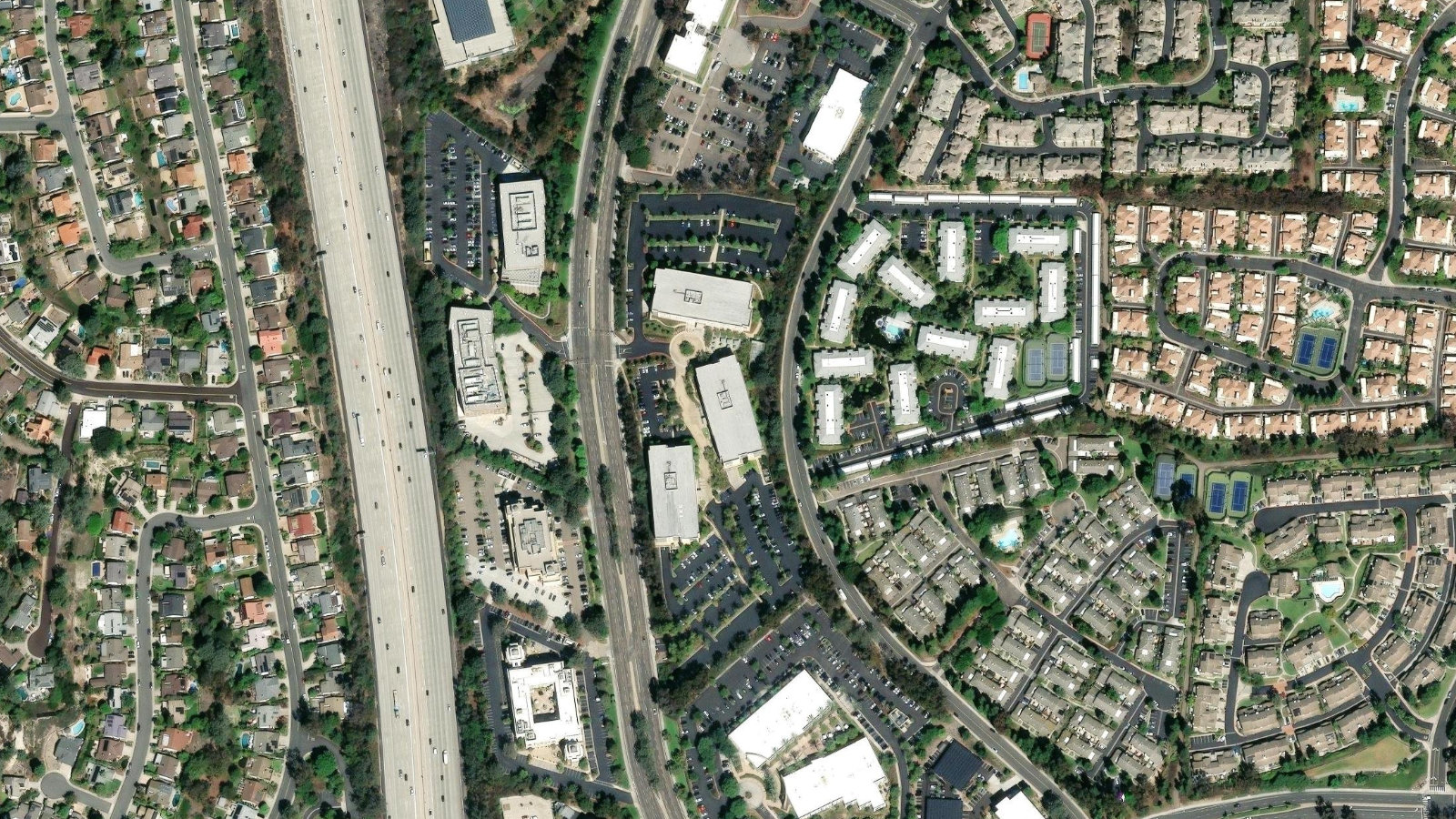 12265 EL CAMINO REAL, SAN DIEGO, CA(本社・衛星)