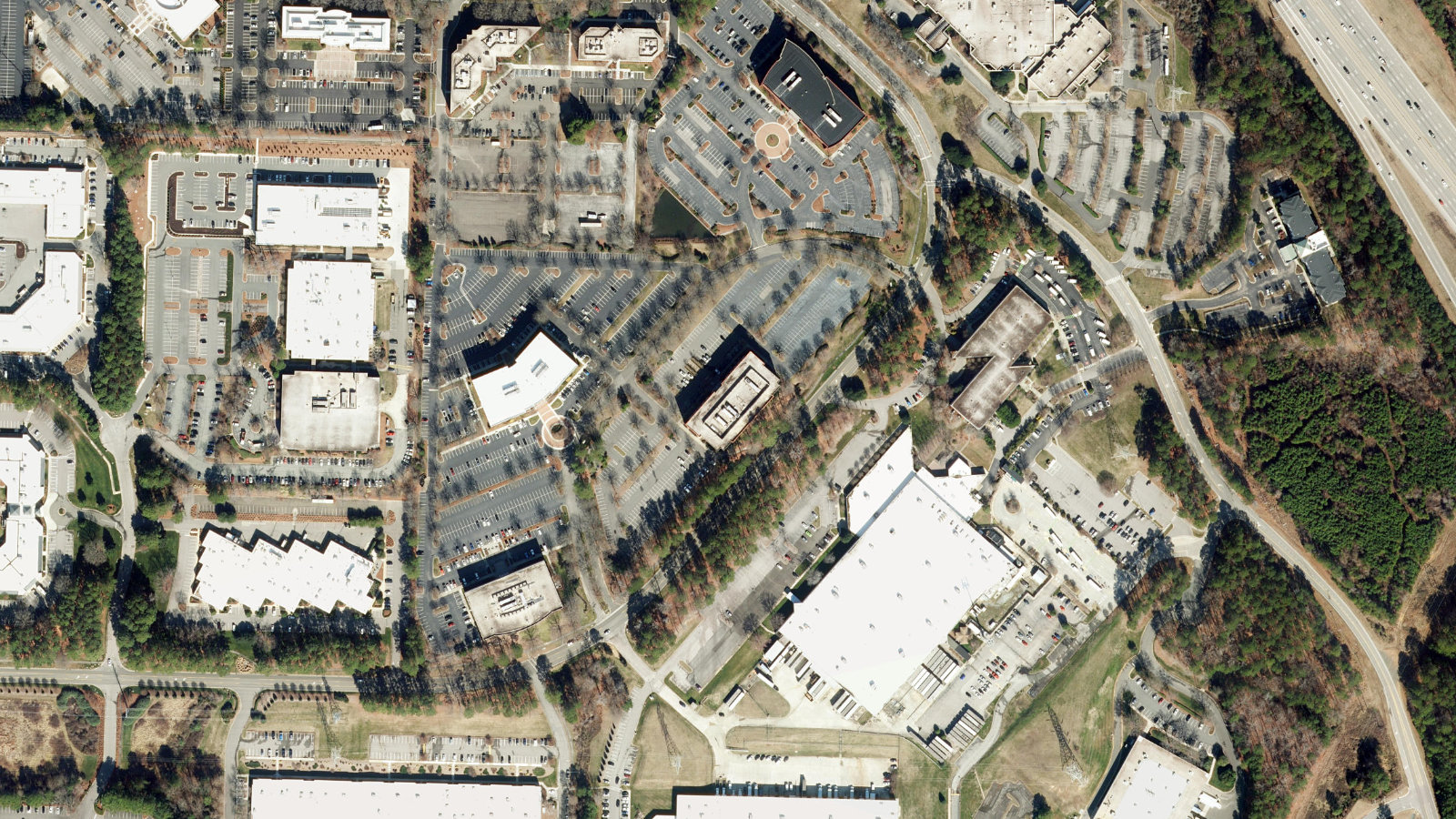 4505 EMPEROR BOULEVARD, DURHAM, NC(本社・衛星)