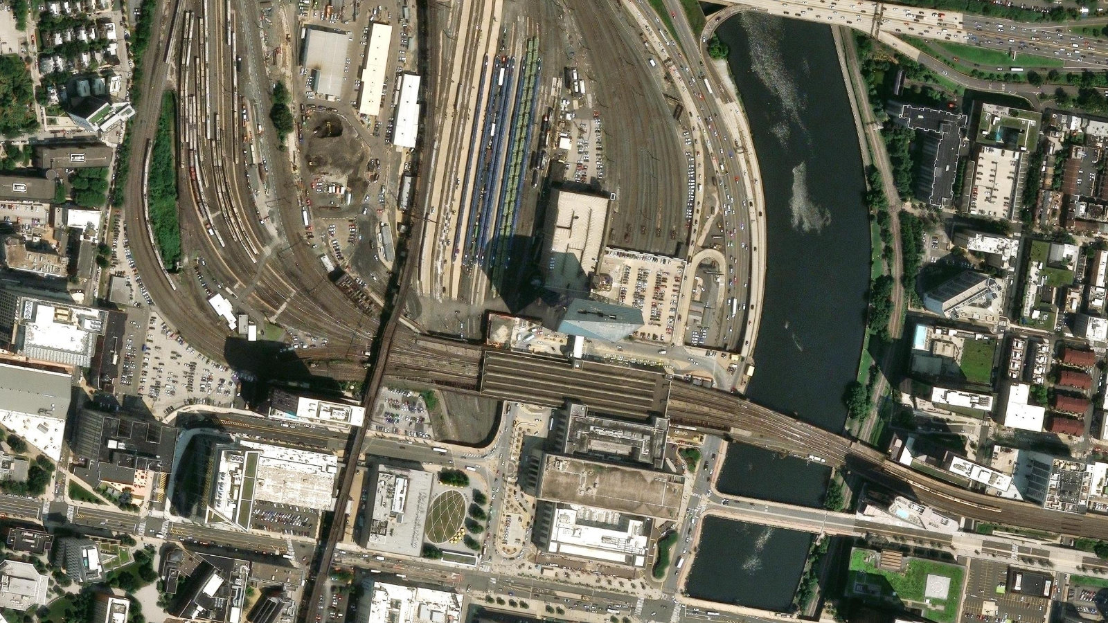 2929 ARCH STREET, PHILADELPHIA, PA(本社・衛星)