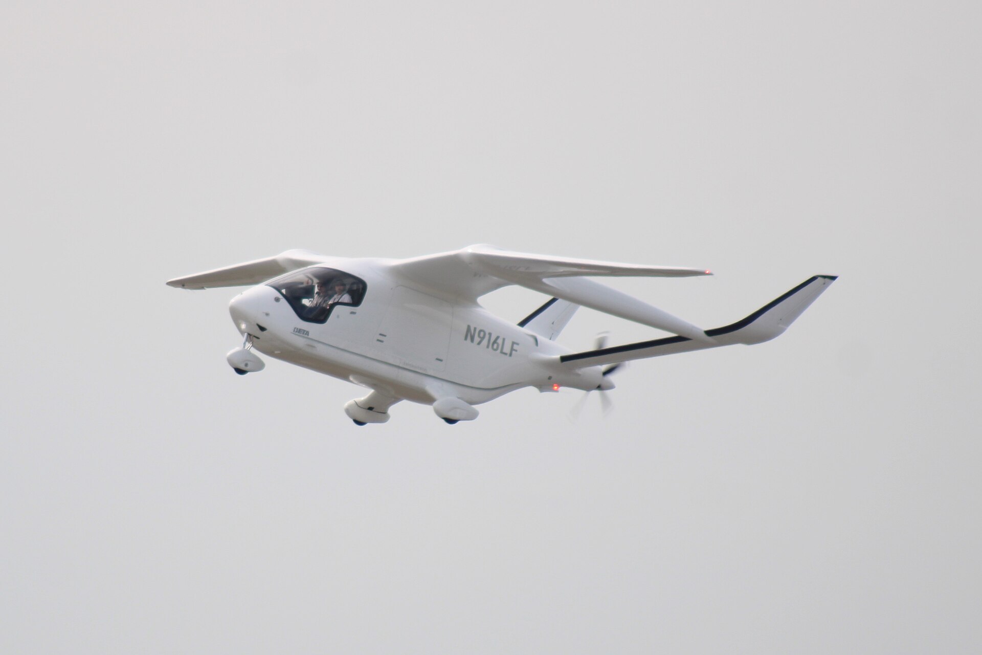 Beta ALIA CX300 in flight (N916LF, cn BT31C-0001) (3-25-2025)