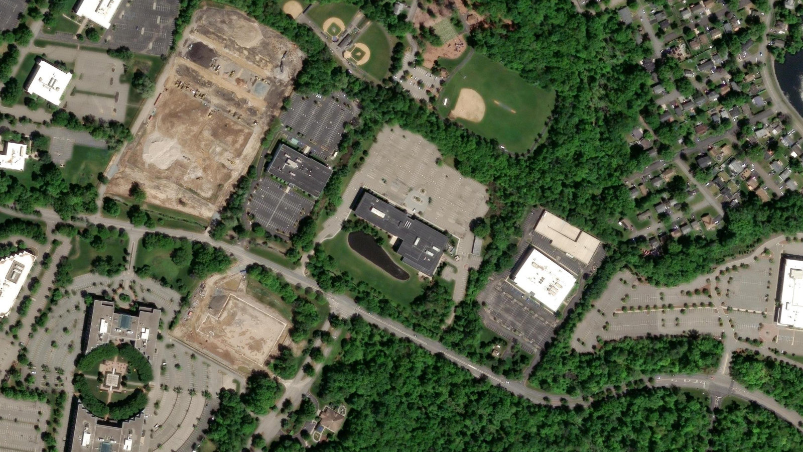 8 SYLVAN WAY, PARSIPPANY, NJ(本社・衛星)
