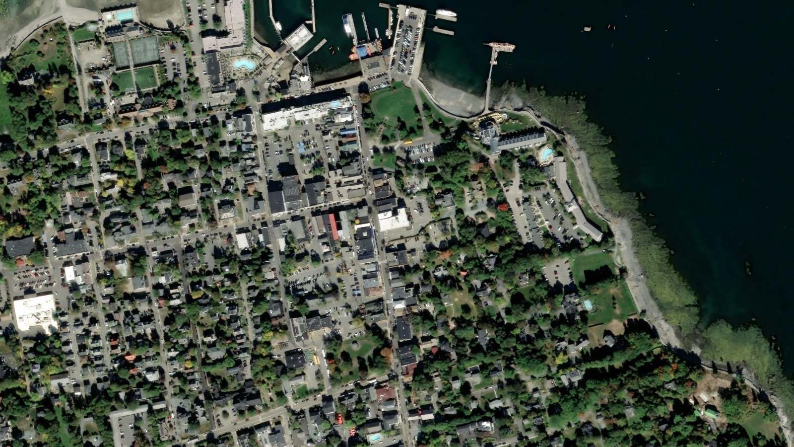 82 MAIN ST, BAR HARBOR, ME（本社・衛星）